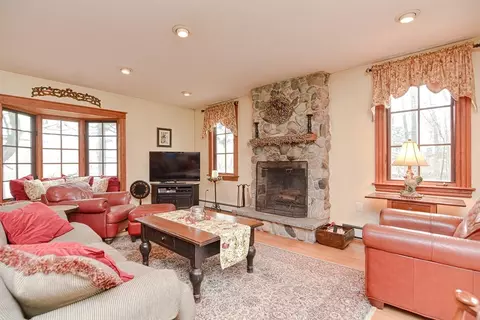 Living - 124 Main St, Walpole, MA 02081 photo 2 of 5