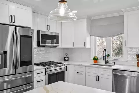 Kitchen - 33 Simmons Rd, Hingham, MA 02043 photo 2 of 6