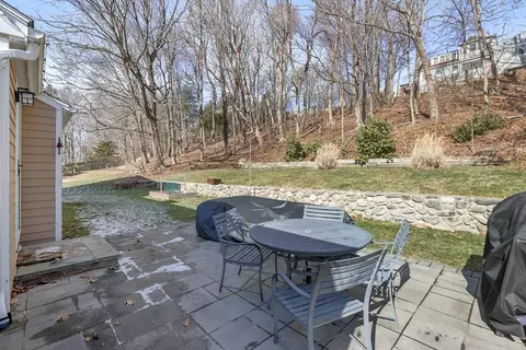 Exterior - 33 Simmons Rd, Hingham, MA 02043 photo 5 of 6