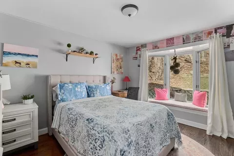 Bedroom - 33 Simmons Rd, Hingham, MA 02043 photo 2 of 3