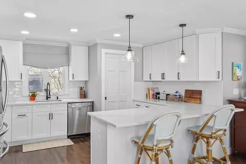 Kitchen - 33 Simmons Rd, Hingham, MA 02043 photo 4 of 6