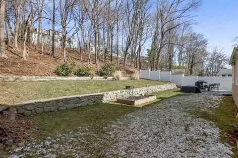 Exterior - 33 Simmons Rd, Hingham, MA 02043 photo 4 of 6