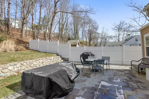 Exterior - 33 Simmons Rd, Hingham, MA 02043 photo 3 of 6
