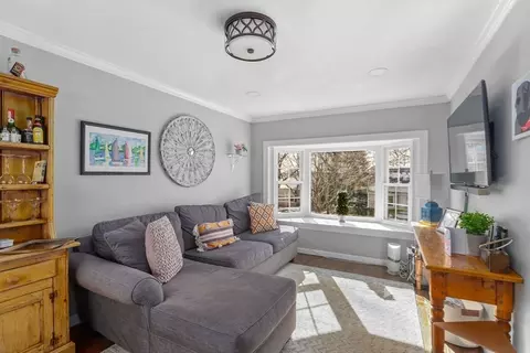 Living - 33 Simmons Rd, Hingham, MA 02043 photo 4 of 5