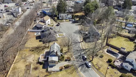 View/Area - 8 Crosby Rd, Reading, MA 01867 photo 1 of 4