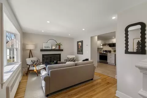 Living - 8 Crosby Rd, Reading, MA 01867 photo 1 of 4