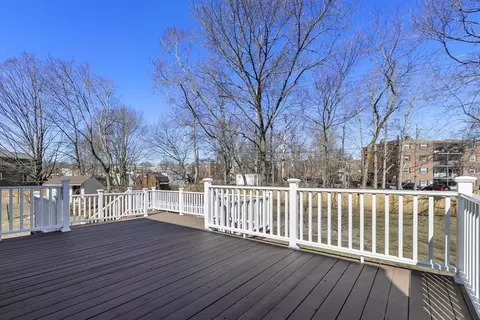 Exterior - 8 Crosby Rd, Reading, MA 01867 photo 5 of 6