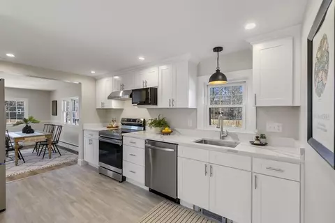 Kitchen - 8 Crosby Rd, Reading, MA 01867 photo 3 of 4