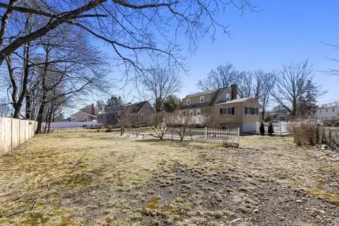 Exterior - 8 Crosby Rd, Reading, MA 01867 photo 3 of 6