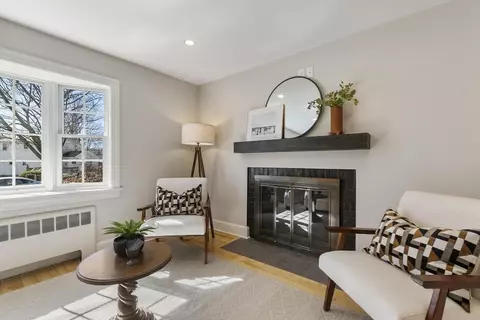 Living - 8 Crosby Rd, Reading, MA 01867 photo 4 of 4