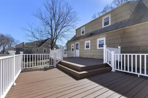 Exterior - 8 Crosby Rd, Reading, MA 01867 photo 4 of 6