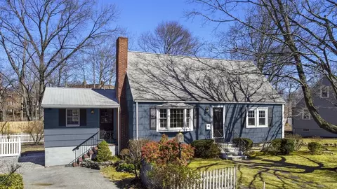 Exterior - 8 Crosby Rd, Reading, MA 01867 photo 2 of 6