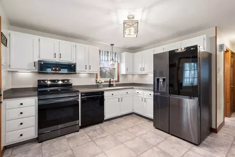 Kitchen - 40 Westview Rd, Worcester, MA 01602 photo 1 of 3