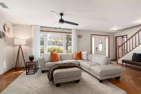 Living - 40 Westview Rd, Worcester, MA 01602 photo 2 of 2