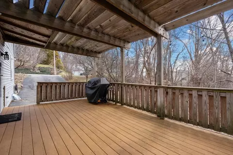 Exterior - 40 Westview Rd, Worcester, MA 01602 photo 5 of 8