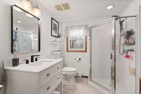 Bath - 40 Westview Rd, Worcester, MA 01602 photo 2 of 2
