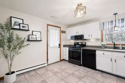 Kitchen - 40 Westview Rd, Worcester, MA 01602 photo 2 of 3