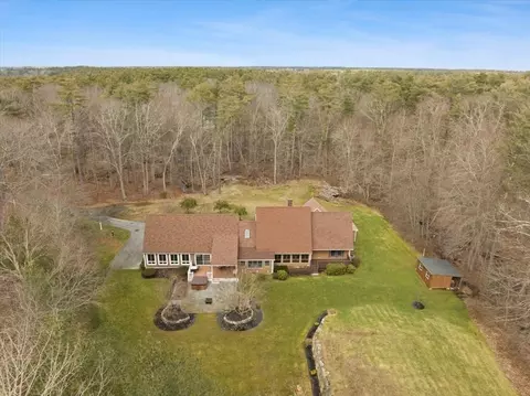 15 Pickens St, Lakeville, MA 02347