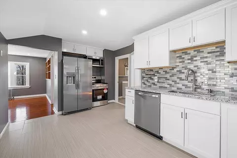 15 Plain St, Hopedale, MA 01747