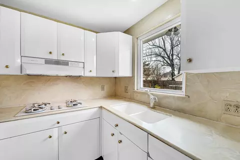 Kitchen - 41 Rosella St, Springfield, MA 01118 photo 5 of 7