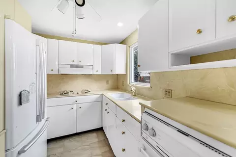 Kitchen - 41 Rosella St, Springfield, MA 01118 photo 4 of 7