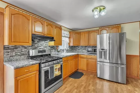 Kitchen - 362 Parkerview St, Springfield, MA 01129 photo 4 of 8