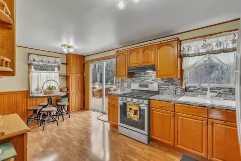 Kitchen - 362 Parkerview St, Springfield, MA 01129 photo 6 of 8