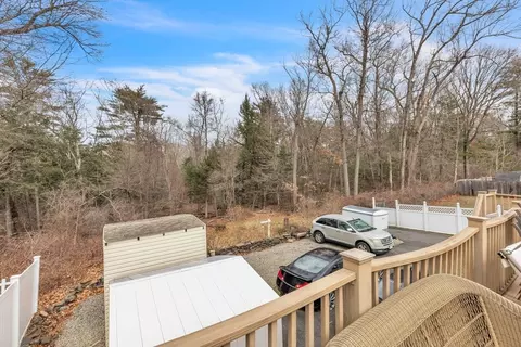 Exterior - 362 Parkerview St, Springfield, MA 01129 photo 5 of 8