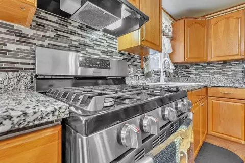 Kitchen - 362 Parkerview St, Springfield, MA 01129 photo 5 of 8