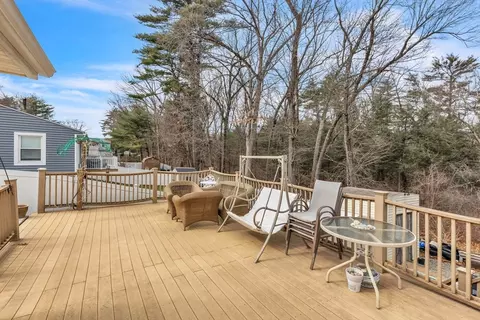Exterior - 362 Parkerview St, Springfield, MA 01129 photo 7 of 8