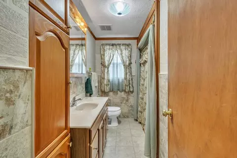 Bath - 362 Parkerview St, Springfield, MA 01129 photo 1 of 3