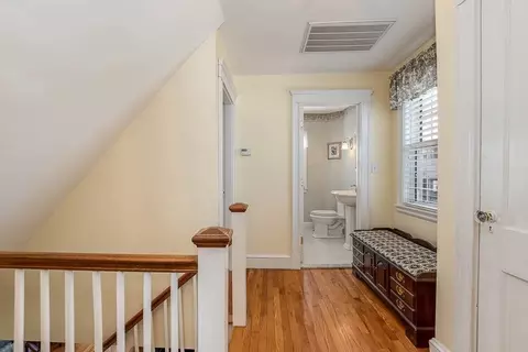 Entry Way - 409 Mount Vernon St, Dedham, MA 02026 photo 2 of 4