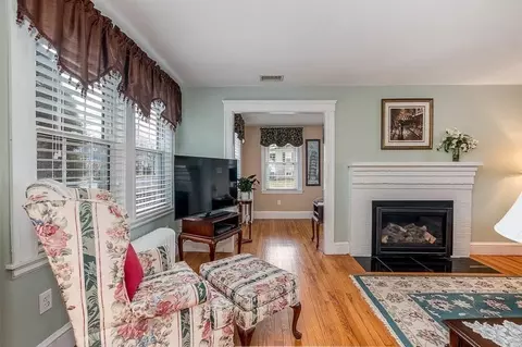 Living - 409 Mount Vernon St, Dedham, MA 02026 photo 2 of 7