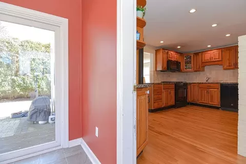 Kitchen - 20 Glenmere Cir, Reading, MA 01867 photo 4 of 4