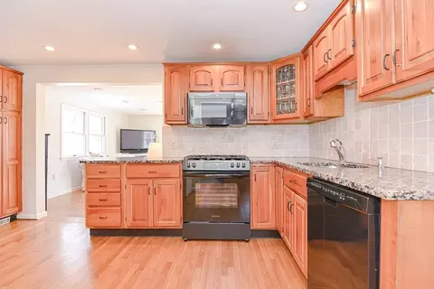 Kitchen - 20 Glenmere Cir, Reading, MA 01867 photo 2 of 4