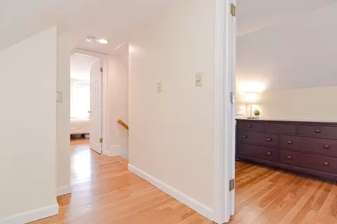Entry Way - 20 Glenmere Cir, Reading, MA 01867 photo 2 of 4