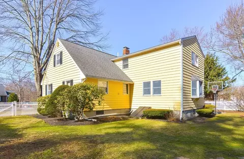 Exterior - 20 Glenmere Cir, Reading, MA 01867 photo 6 of 7