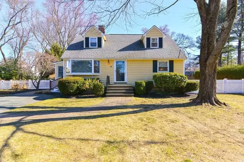 Exterior - 20 Glenmere Cir, Reading, MA 01867 photo 2 of 7