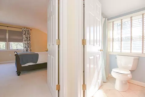 Entry Way - 20 Glenmere Cir, Reading, MA 01867 photo 4 of 4