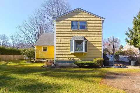 Exterior - 20 Glenmere Cir, Reading, MA 01867 photo 5 of 7