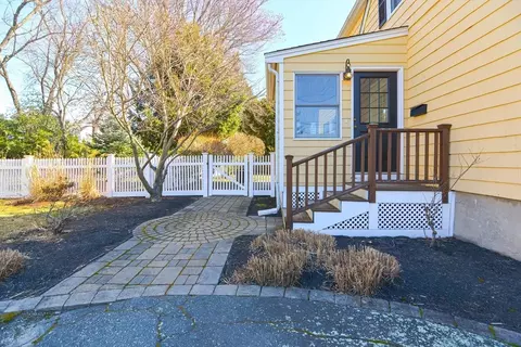 Exterior - 20 Glenmere Cir, Reading, MA 01867 photo 4 of 7