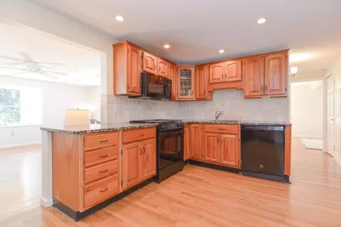 Kitchen - 20 Glenmere Cir, Reading, MA 01867 photo 3 of 4