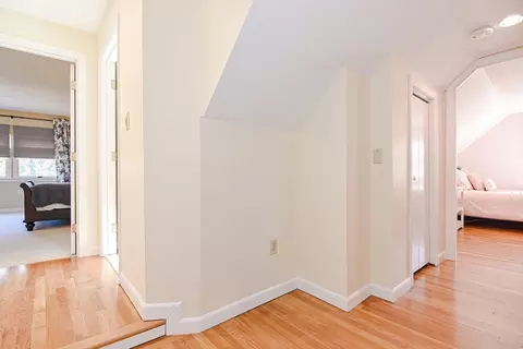 Entry Way - 20 Glenmere Cir, Reading, MA 01867 photo 3 of 4