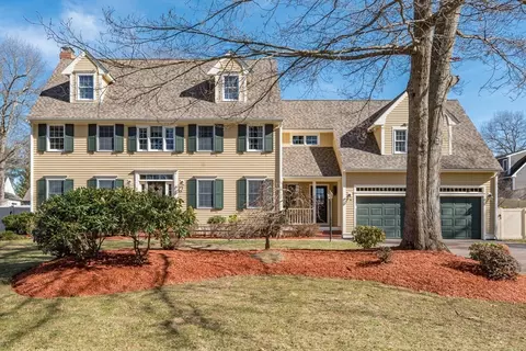 33 Elmwood Cres, Bridgewater, MA 02324