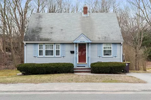 61 Pine St, Weymouth, MA 02190