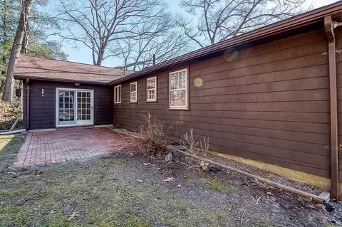 Exterior - 142 Scott Cir, Dedham, MA 02026 photo 9 of 10