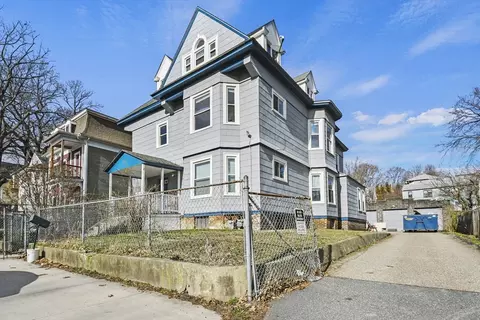 29 Gardner St, Worcester, MA 01610