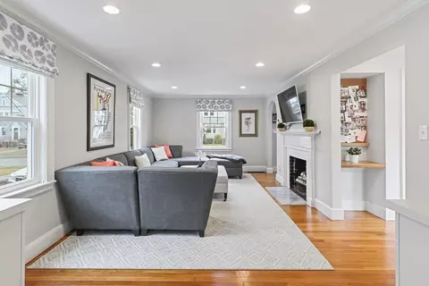 Living - 71 Washington Ave, Needham, MA 02492 photo 2 of 3