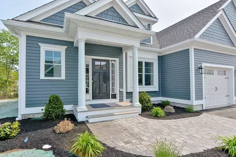 9 Damon Rd #15, Medfield, MA 02052