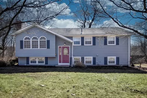 107 Indian Head Rd, Framingham, MA 01701